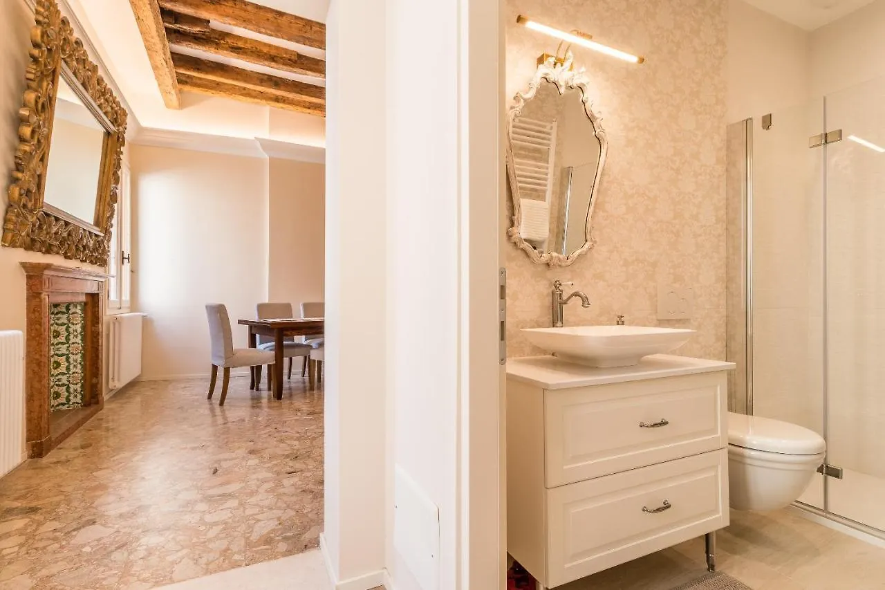 Doge'S Mirror & Stair @Frari Apartment Venice