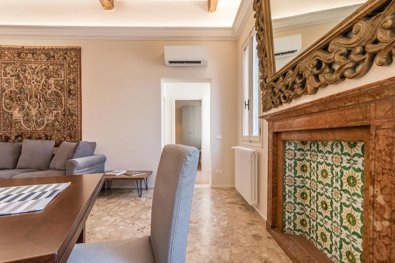 Doge'S Mirror & Stair @Frari Apartment Venice